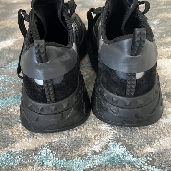 Valentino
Garavani Rockrunner Plus Rubber, Suede And Canvas Sneakers - Picture 6 of 11